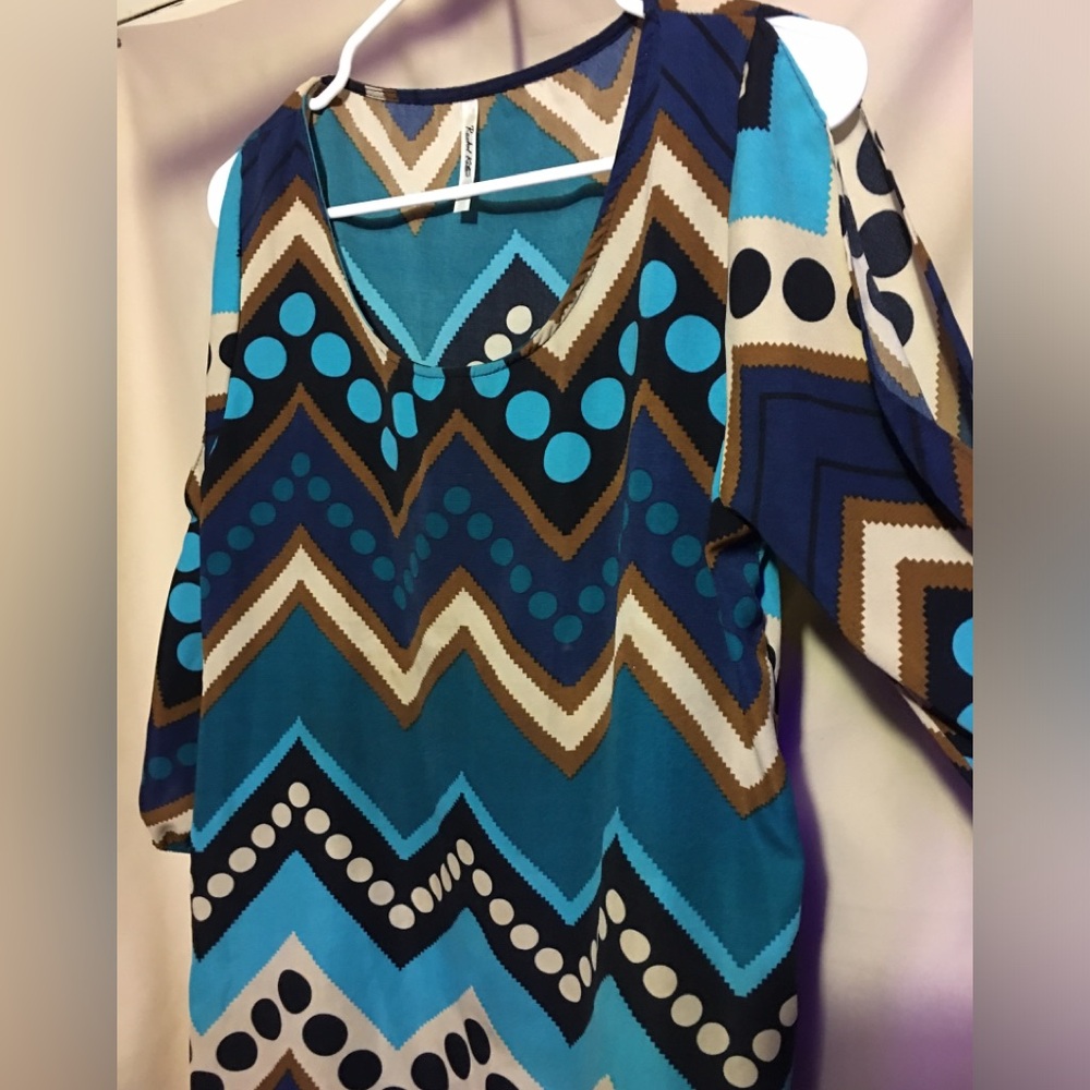 BEAUTIFUL COLD SHOULDER DRESS - Picture 4 of 4